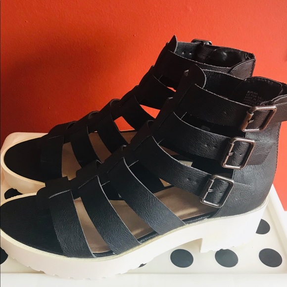 JUSTFAB Black and white Flat sandals - Picture 2 of 4